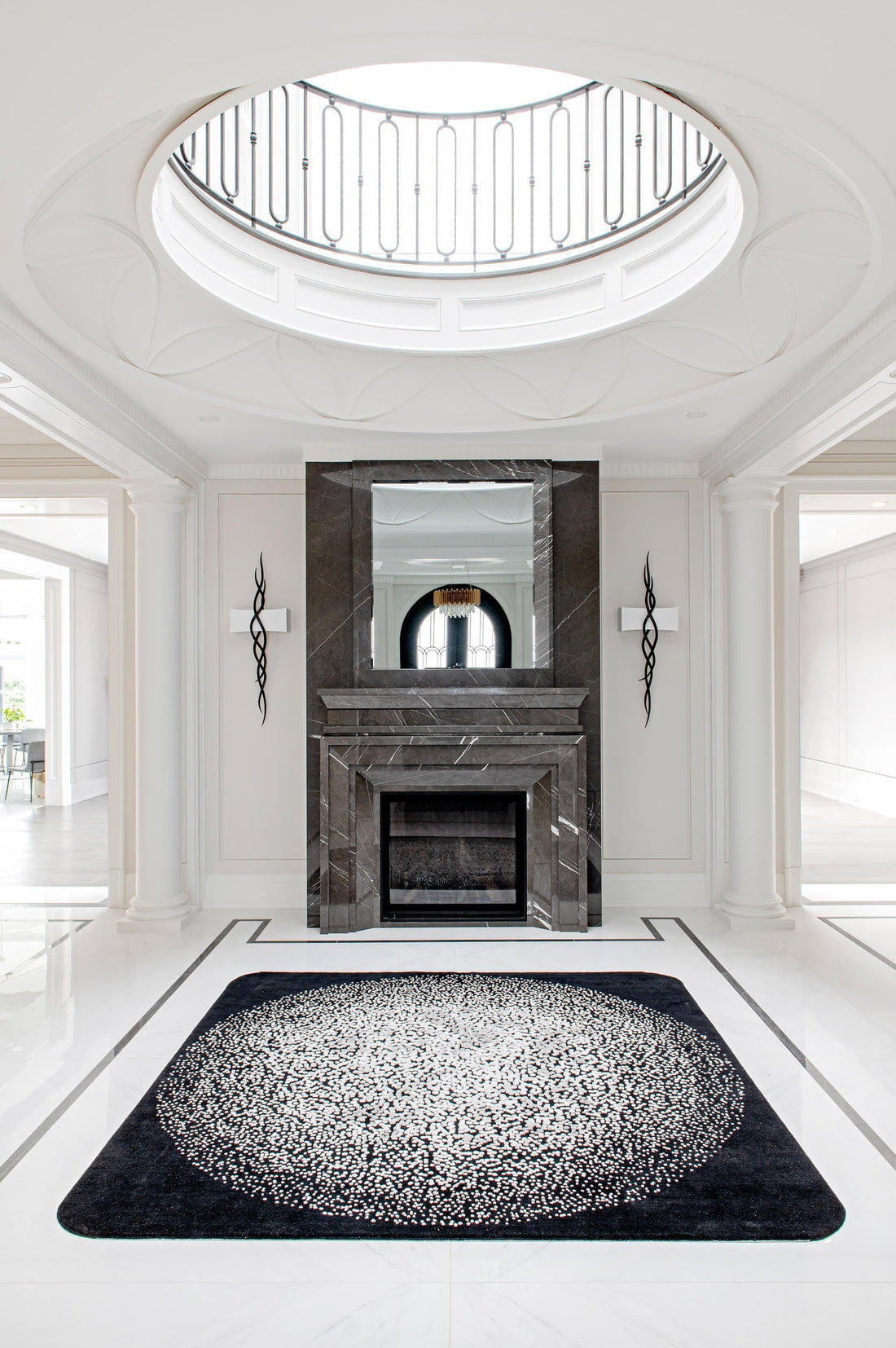 La Perla Foyer